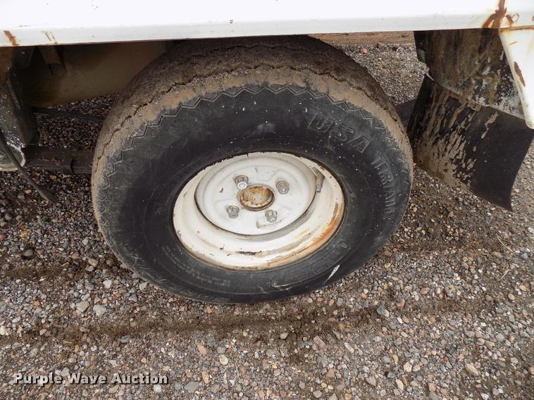 image for item FQ9207 2001 Mitsubishi U14TQHPDL2M flatbed pickup truck