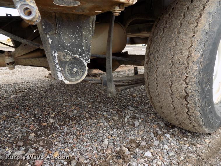 image for item FQ9207 2001 Mitsubishi U14TQHPDL2M flatbed pickup truck