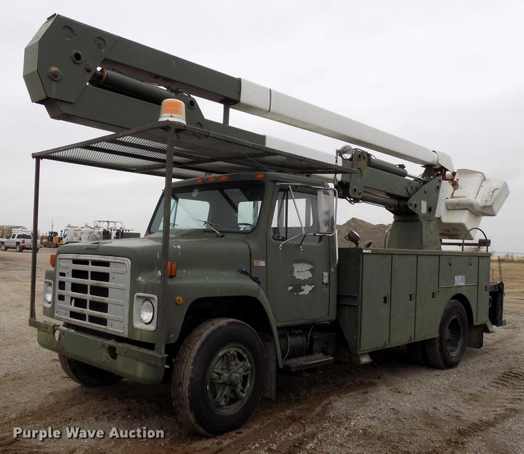 image for item FQ9208 1986 International S1700/1754 bucket truck
