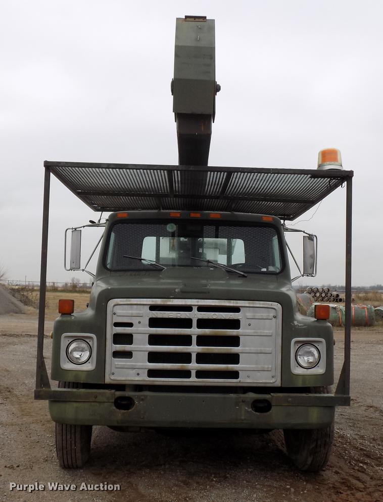 image for item FQ9208 1986 International S1700/1754 bucket truck