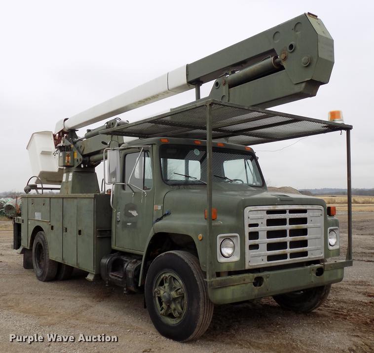 image for item FQ9208 1986 International S1700/1754 bucket truck