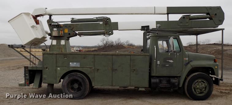 image for item FQ9208 1986 International S1700/1754 bucket truck