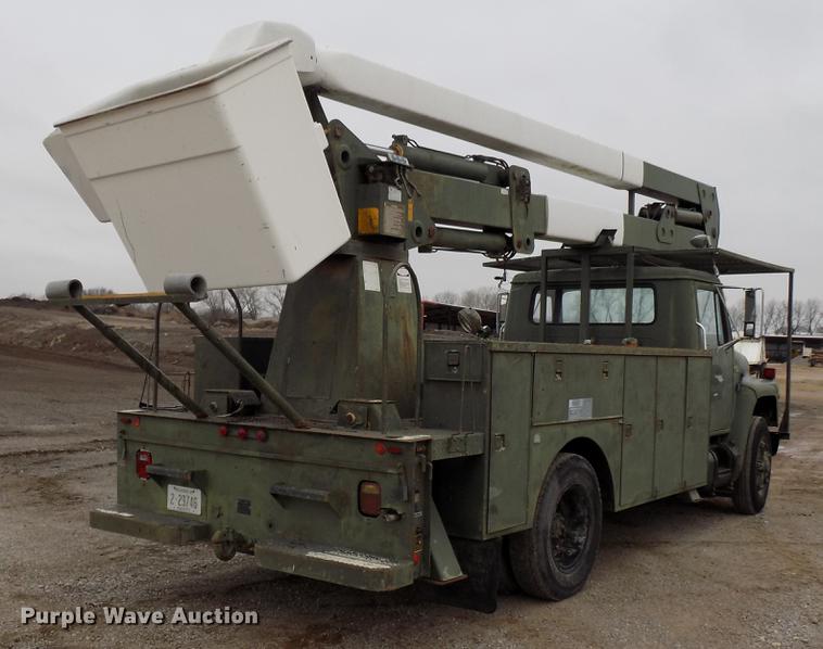 image for item FQ9208 1986 International S1700/1754 bucket truck