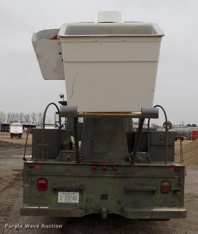 image for item FQ9208 1986 International S1700/1754 bucket truck