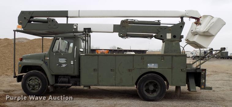 image for item FQ9208 1986 International S1700/1754 bucket truck