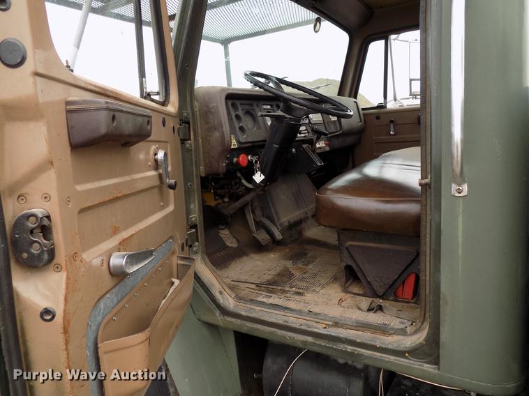 image for item FQ9208 1986 International S1700/1754 bucket truck