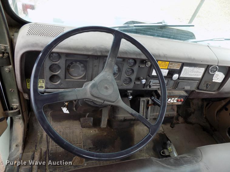 image for item FQ9208 1986 International S1700/1754 bucket truck