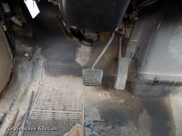 image for item FQ9208 1986 International S1700/1754 bucket truck