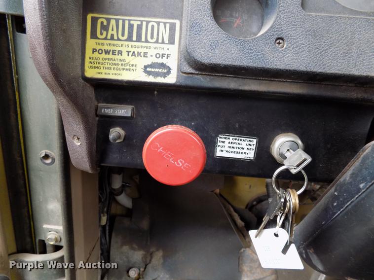 image for item FQ9208 1986 International S1700/1754 bucket truck