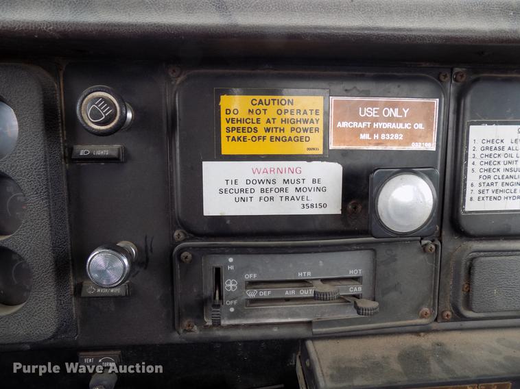 image for item FQ9208 1986 International S1700/1754 bucket truck