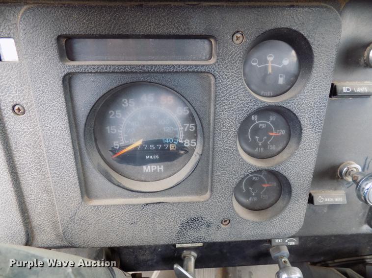 image for item FQ9208 1986 International S1700/1754 bucket truck