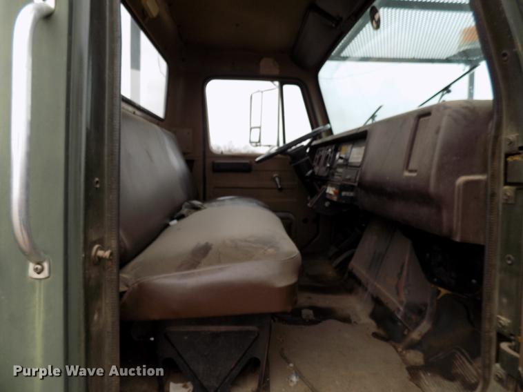 image for item FQ9208 1986 International S1700/1754 bucket truck