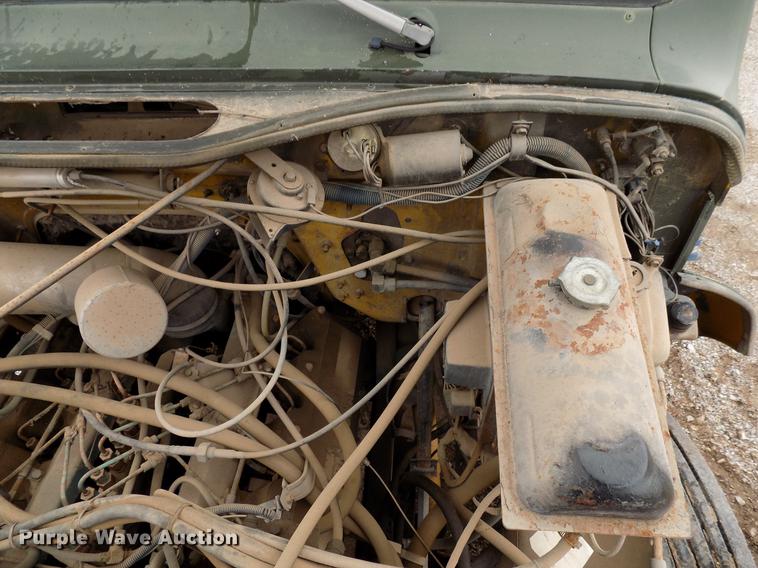 image for item FQ9208 1986 International S1700/1754 bucket truck