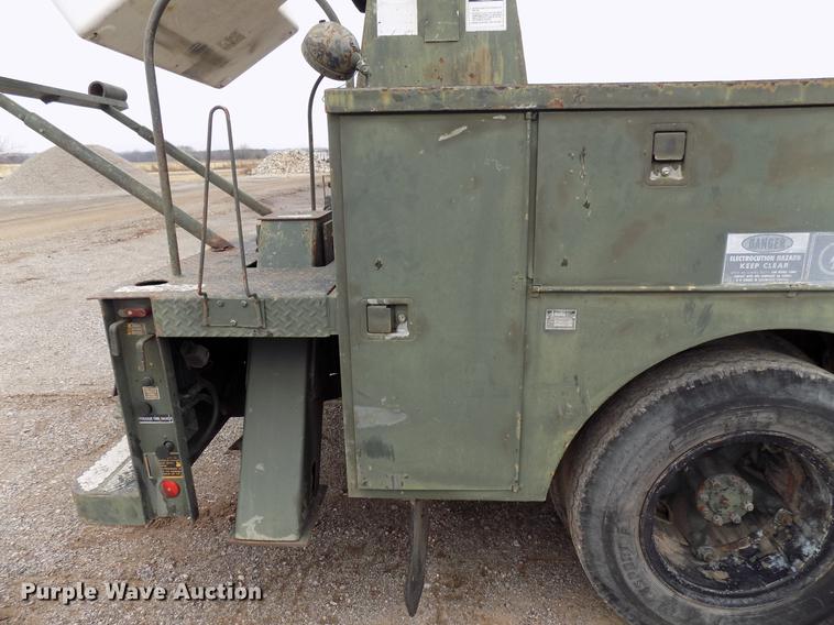 image for item FQ9208 1986 International S1700/1754 bucket truck