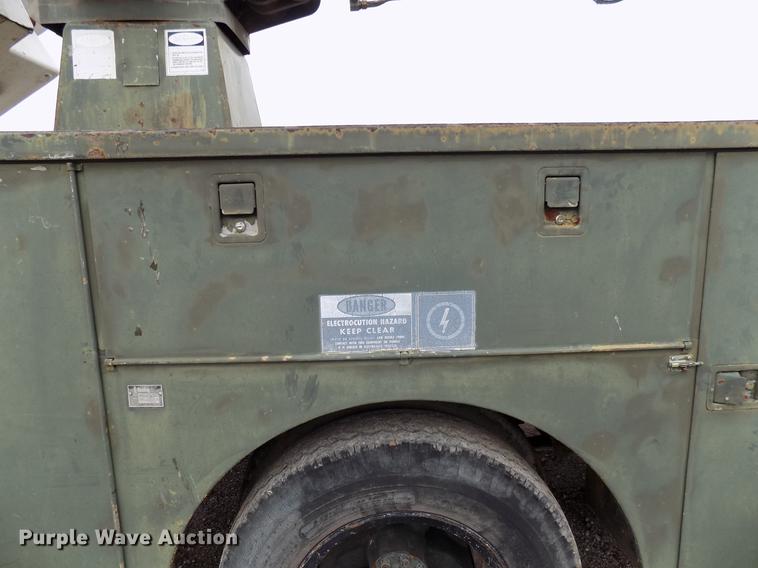 image for item FQ9208 1986 International S1700/1754 bucket truck