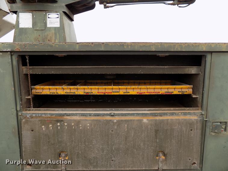 image for item FQ9208 1986 International S1700/1754 bucket truck