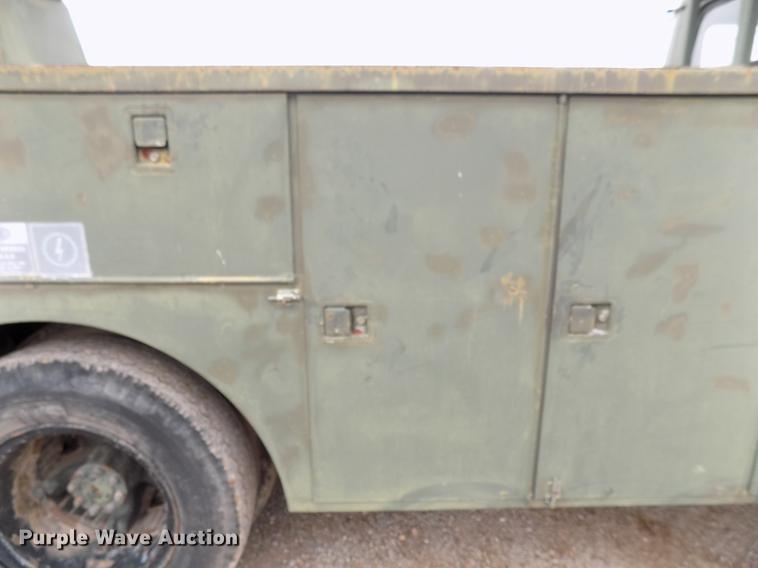 image for item FQ9208 1986 International S1700/1754 bucket truck