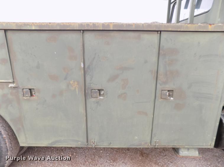 image for item FQ9208 1986 International S1700/1754 bucket truck