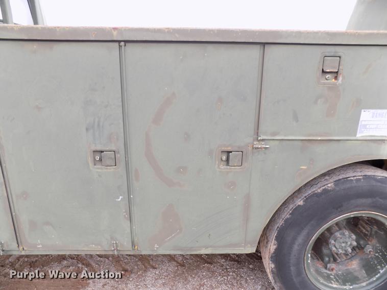 image for item FQ9208 1986 International S1700/1754 bucket truck