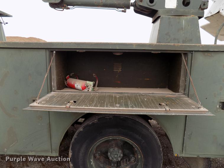 image for item FQ9208 1986 International S1700/1754 bucket truck