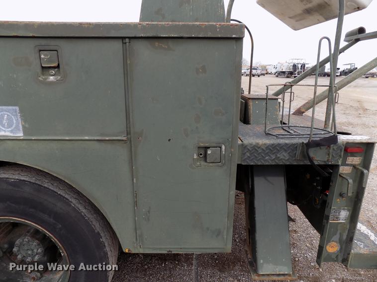 image for item FQ9208 1986 International S1700/1754 bucket truck