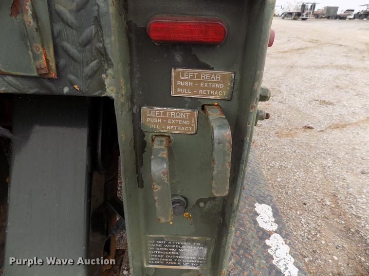 image for item FQ9208 1986 International S1700/1754 bucket truck