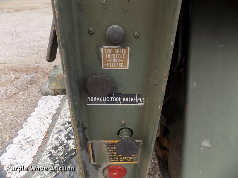 image for item FQ9208 1986 International S1700/1754 bucket truck