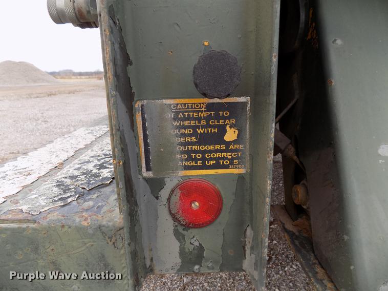 image for item FQ9208 1986 International S1700/1754 bucket truck