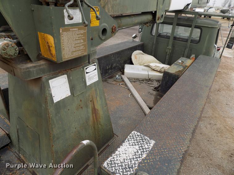 image for item FQ9208 1986 International S1700/1754 bucket truck