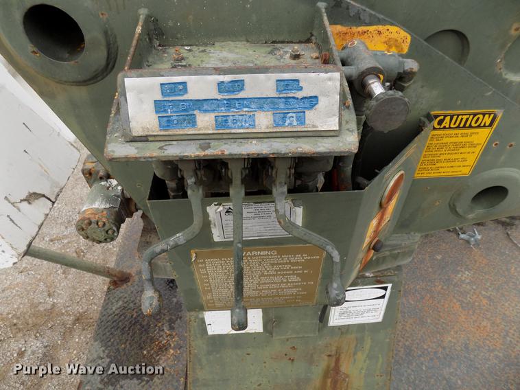 image for item FQ9208 1986 International S1700/1754 bucket truck