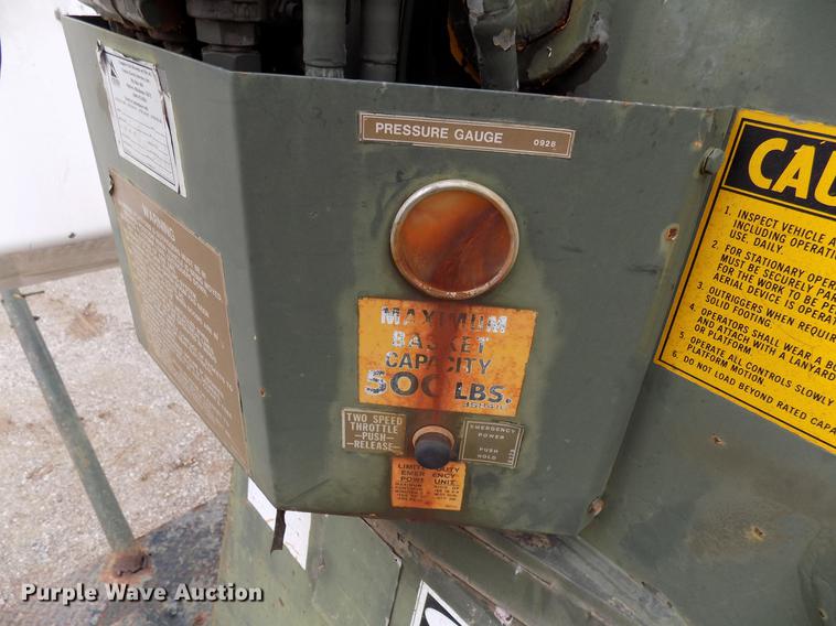 image for item FQ9208 1986 International S1700/1754 bucket truck