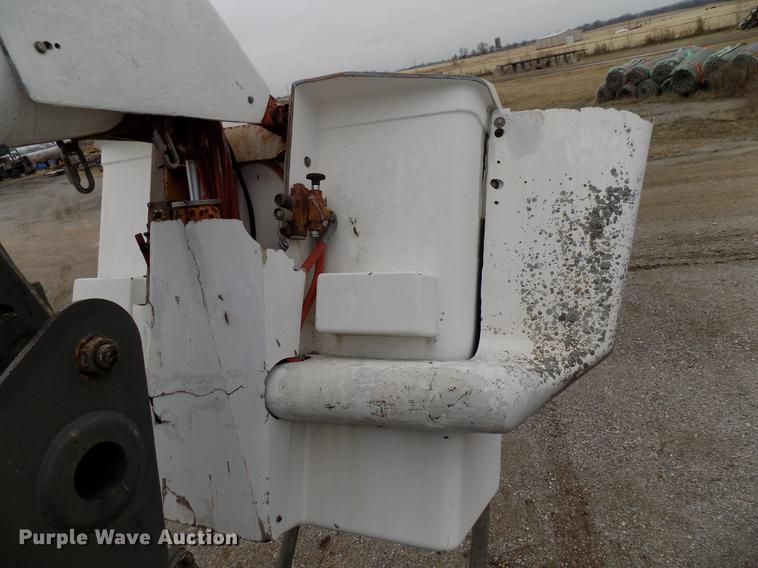 image for item FQ9208 1986 International S1700/1754 bucket truck