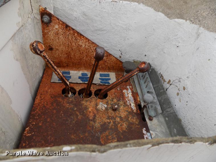 image for item FQ9208 1986 International S1700/1754 bucket truck