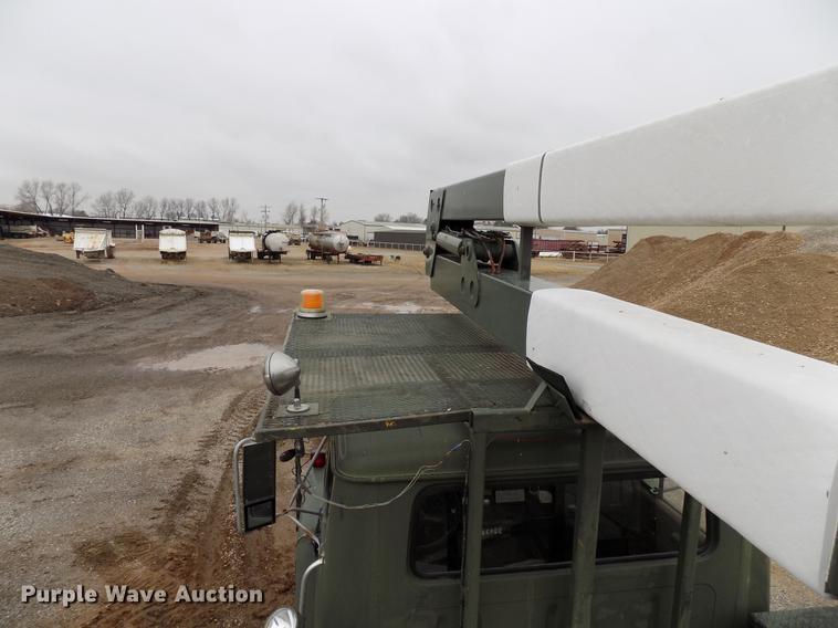 image for item FQ9208 1986 International S1700/1754 bucket truck