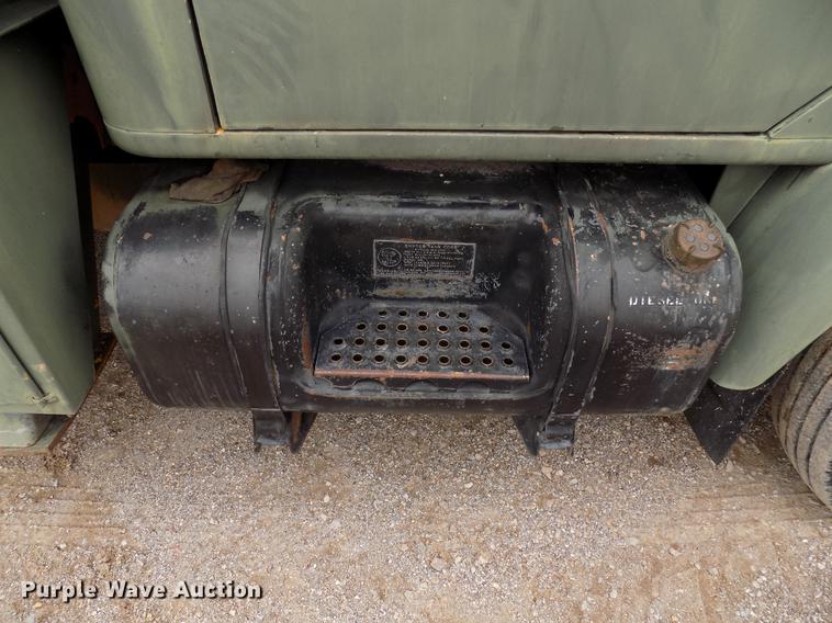 image for item FQ9208 1986 International S1700/1754 bucket truck