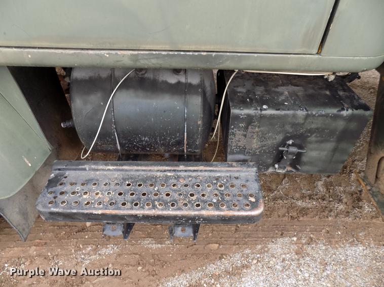 image for item FQ9208 1986 International S1700/1754 bucket truck