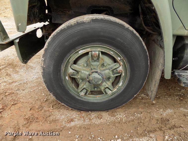 image for item FQ9208 1986 International S1700/1754 bucket truck