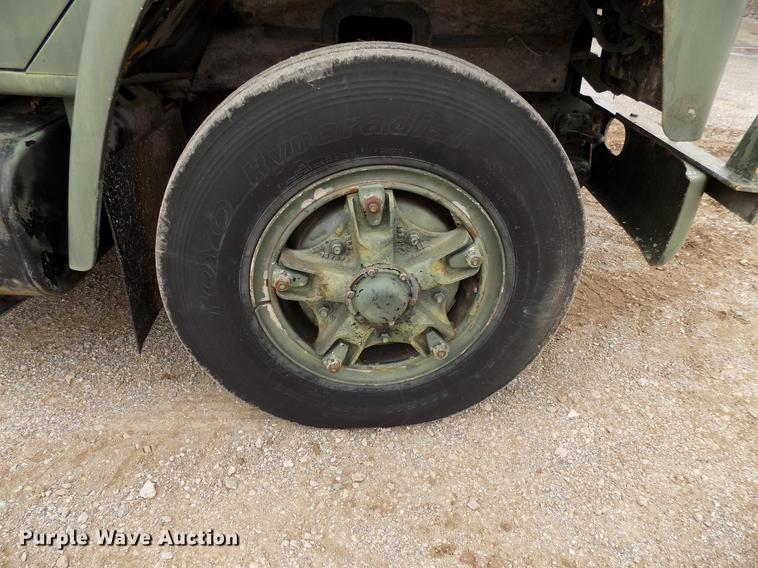 image for item FQ9208 1986 International S1700/1754 bucket truck