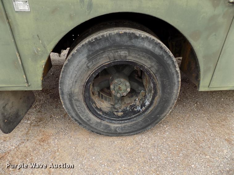 image for item FQ9208 1986 International S1700/1754 bucket truck