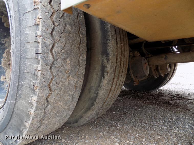 image for item FQ9208 1986 International S1700/1754 bucket truck