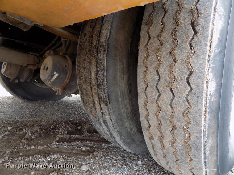 image for item FQ9208 1986 International S1700/1754 bucket truck