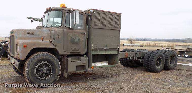 image for item FQ9209 1983 Mack DM492S truck cab and chassis