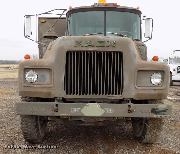 image for item FQ9209 1983 Mack DM492S truck cab and chassis