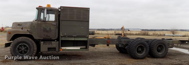 image for item FQ9209 1983 Mack DM492S truck cab and chassis