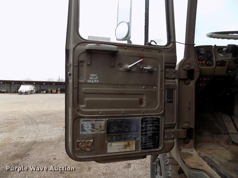 image for item FQ9209 1983 Mack DM492S truck cab and chassis