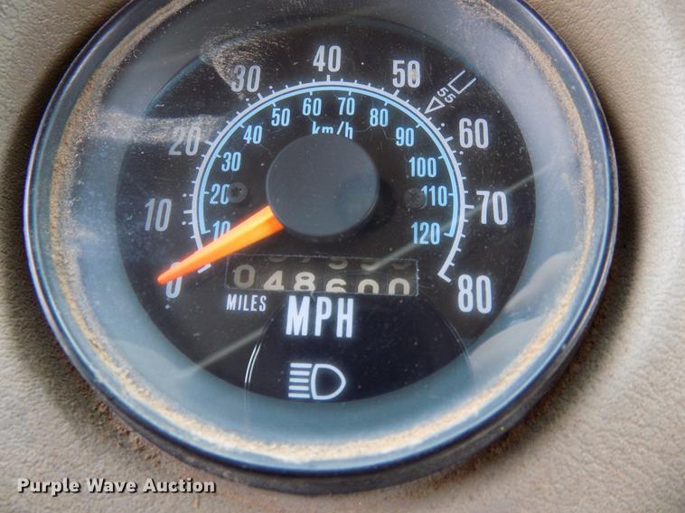 image for item FQ9209 1983 Mack DM492S truck cab and chassis