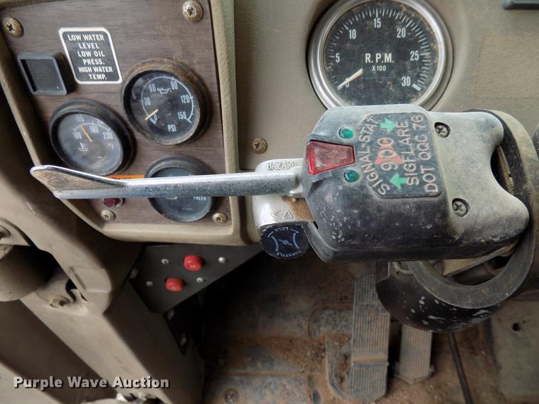 image for item FQ9209 1983 Mack DM492S truck cab and chassis