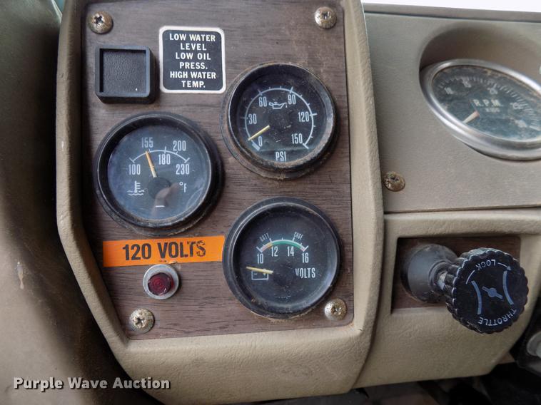 image for item FQ9209 1983 Mack DM492S truck cab and chassis