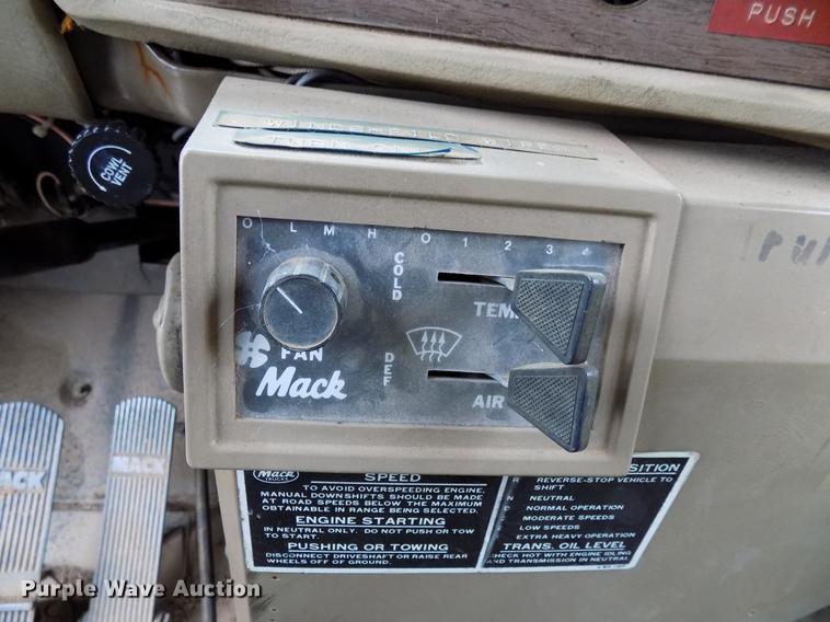 image for item FQ9209 1983 Mack DM492S truck cab and chassis