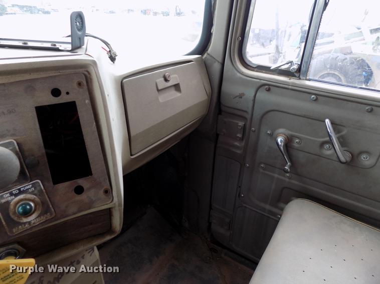 image for item FQ9209 1983 Mack DM492S truck cab and chassis